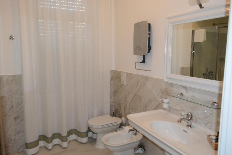 Deluxe Suite image 2