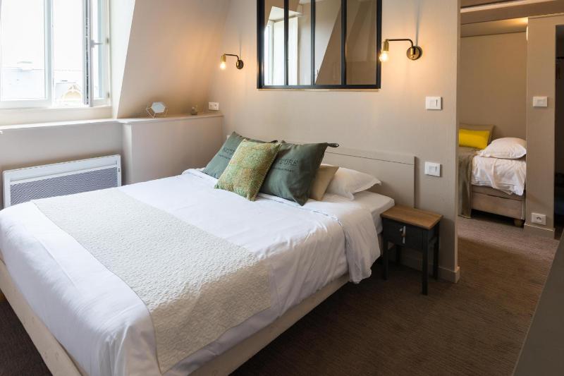 Quadruple Room with Shower image 1