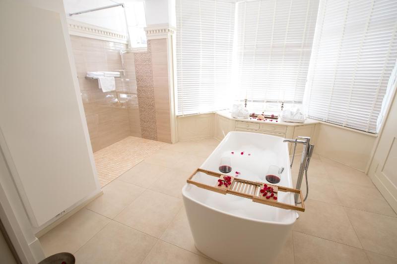 Deluxe Suite image 2