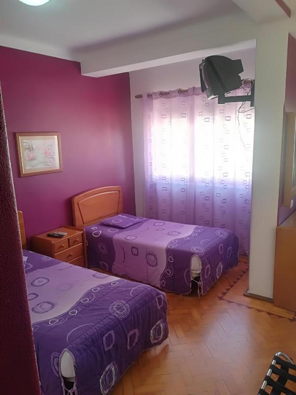 Twin with Extra Bed image 2