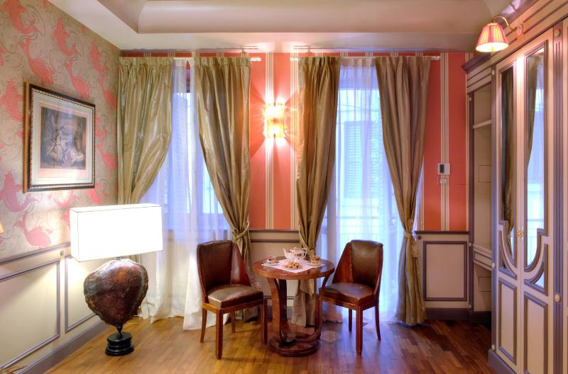 Deluxe Double Room with Balcony image 4