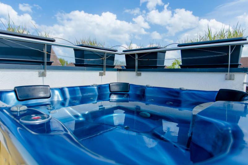Apartamenty Villa Baltica Rewal - jacuzzi na dachu wi-fi parking w cenie - image 4
