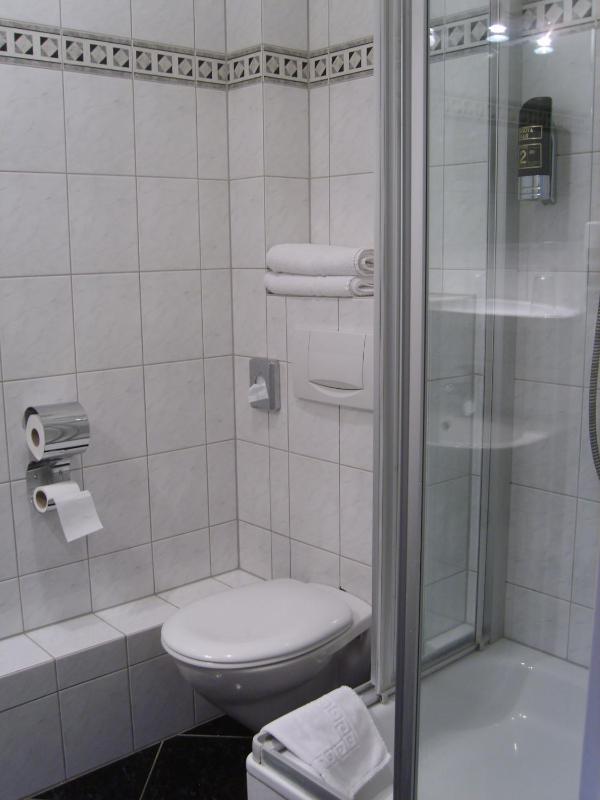Double or Twin Room image 3