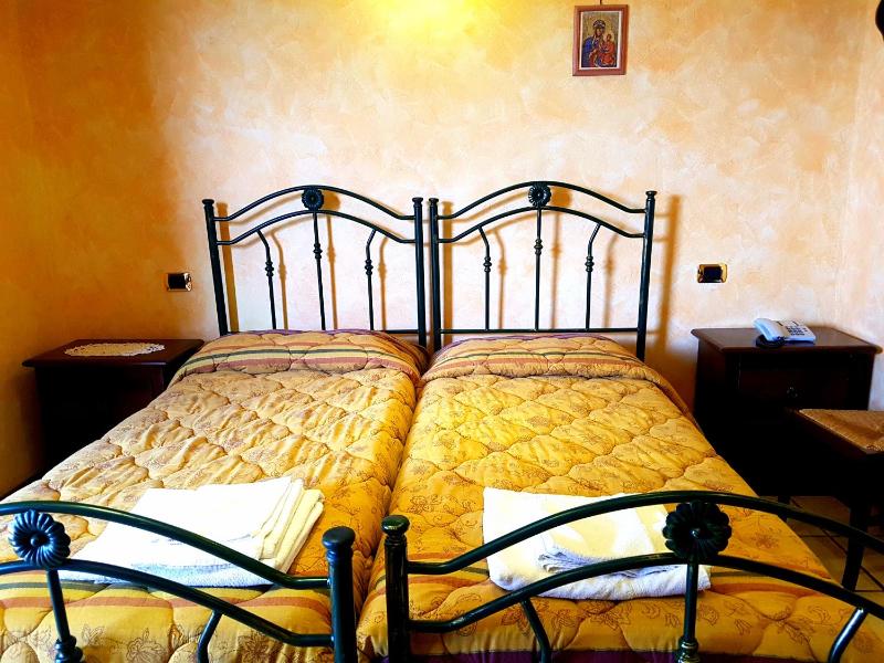 Classic Quadruple Room image 3