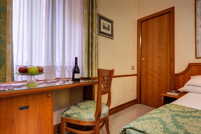 Small Double Room - French bed  image 3