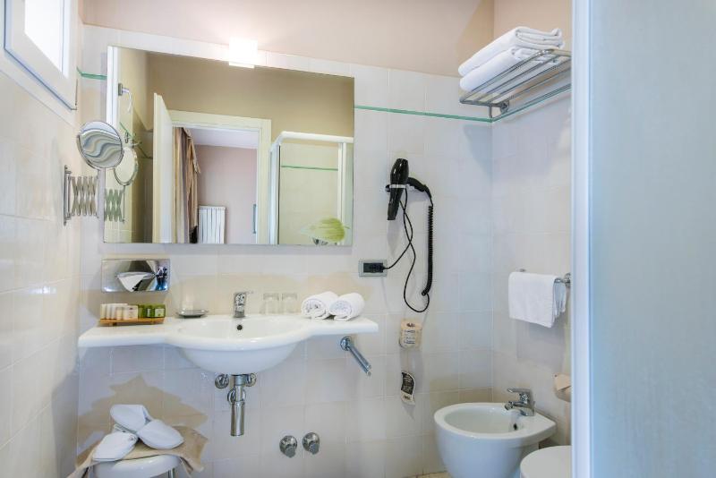 Deluxe Junior Suite image 4