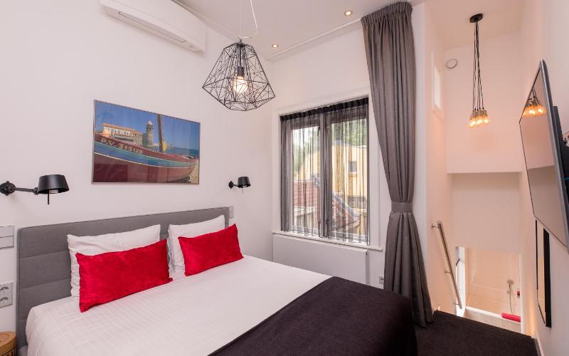 Double Room image 3