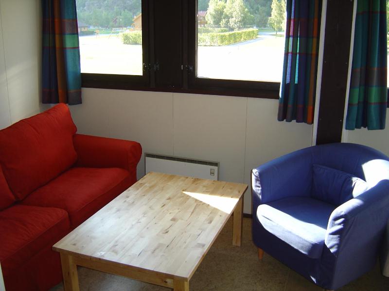 Economy Twin Room with Sofa image 3