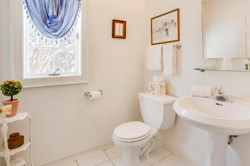 Deluxe Queen Suite image 3