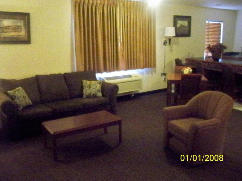 King Suite - Mobility Access/Non-Smoking image 2