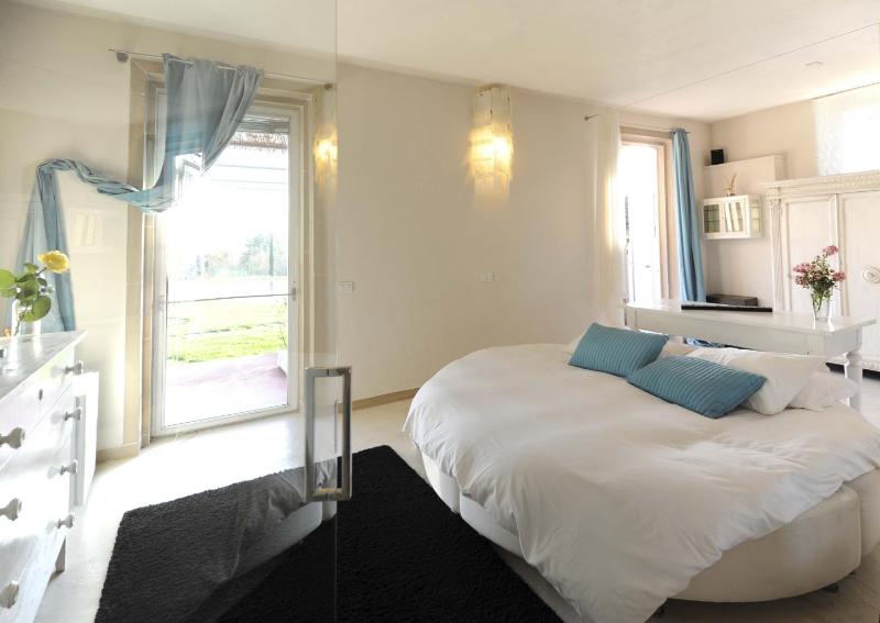 Deluxe Suite image 4