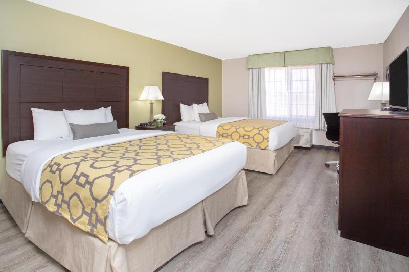 Queen Room with Two Queen Beds - Non-Smoking image 4