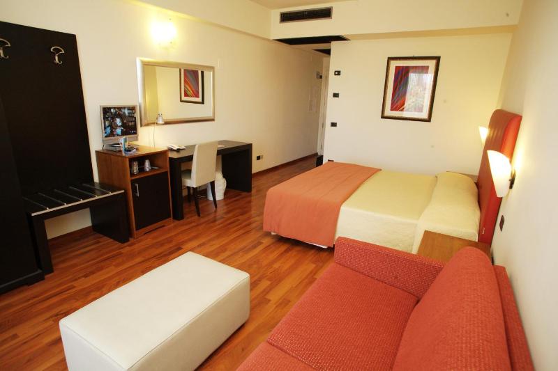 Triple Room image 3