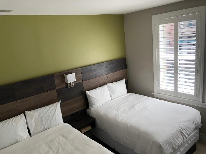 Two Double Beds With Private Bathroom image 3