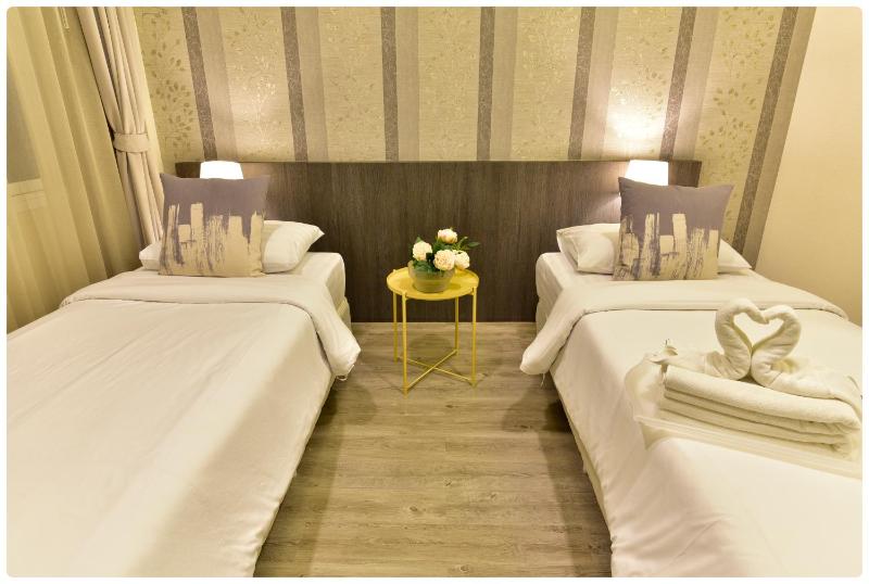 Deluxe Twin Room image 1