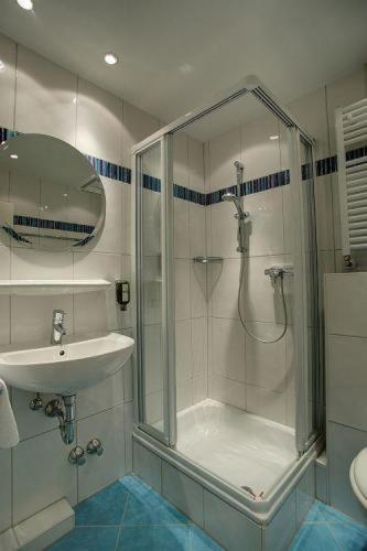 Single Room image 4