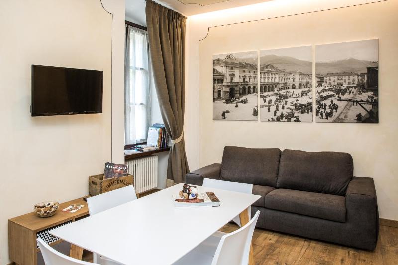 Inn Aosta - La Piazza - image 20
