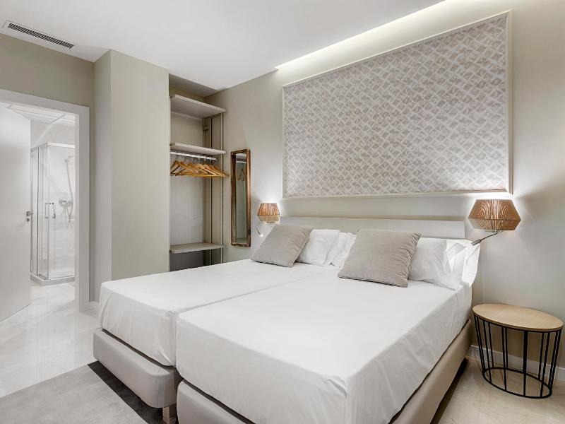 Double or Twin Room image 2