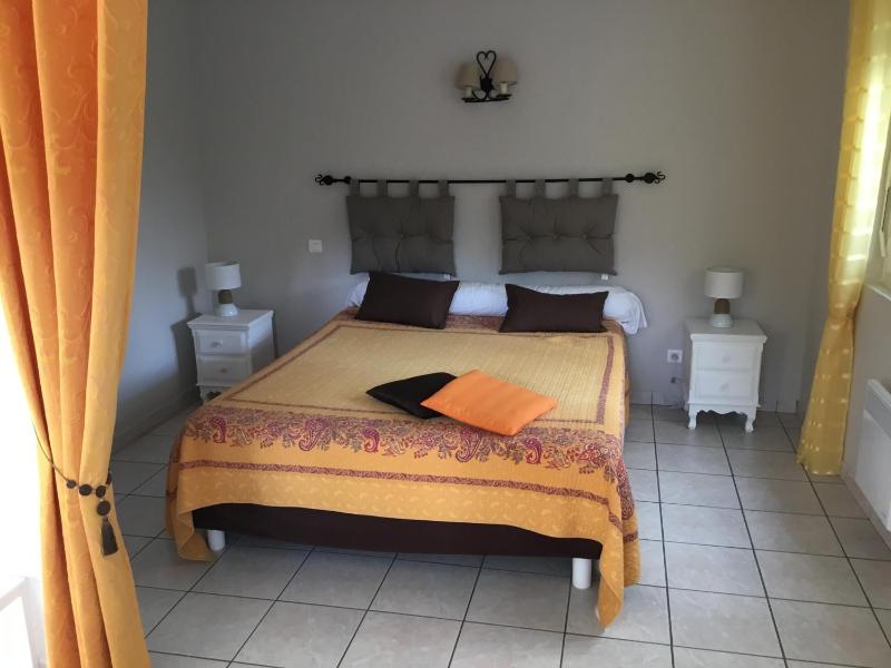 Double Room with Pool View image 2