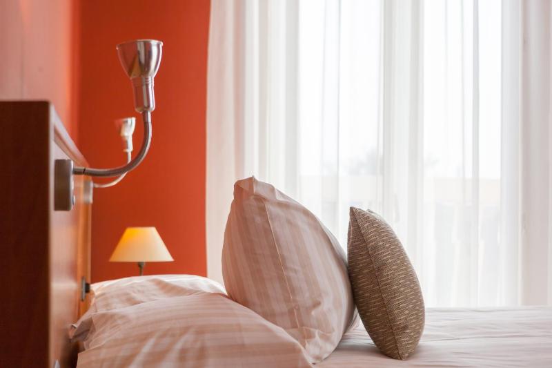 Double Room with Lake View image 4