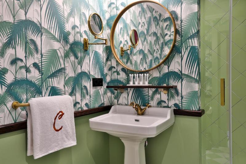 Junior Suite (3 Adults) image 2