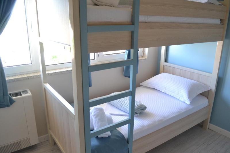 Economy Twin Room image 2