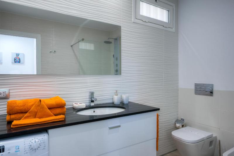 Modern Apartment Los Cristianos Center - image 11