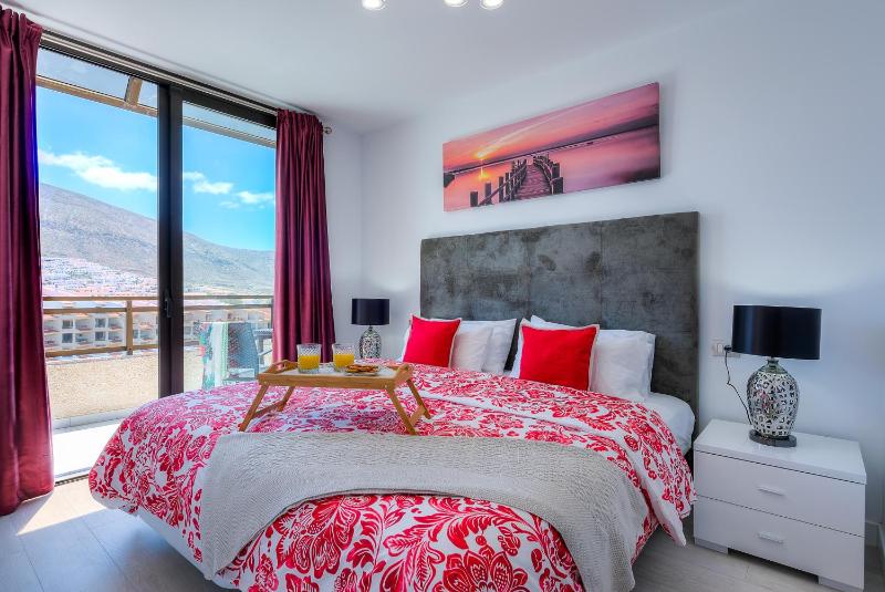 Modern Apartment Los Cristianos Center - image 33