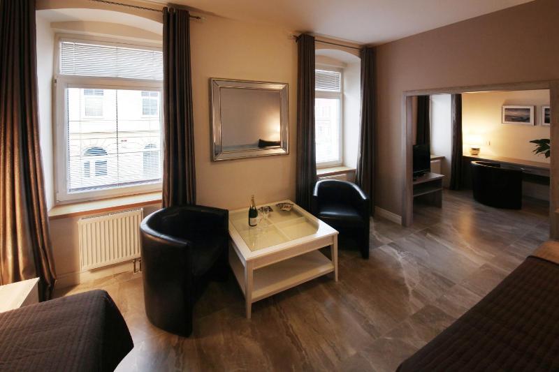 Luxury Quadruple Room image 2