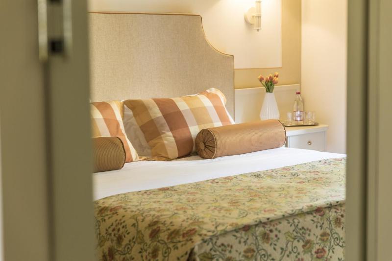 Superior Double Room with View image 4