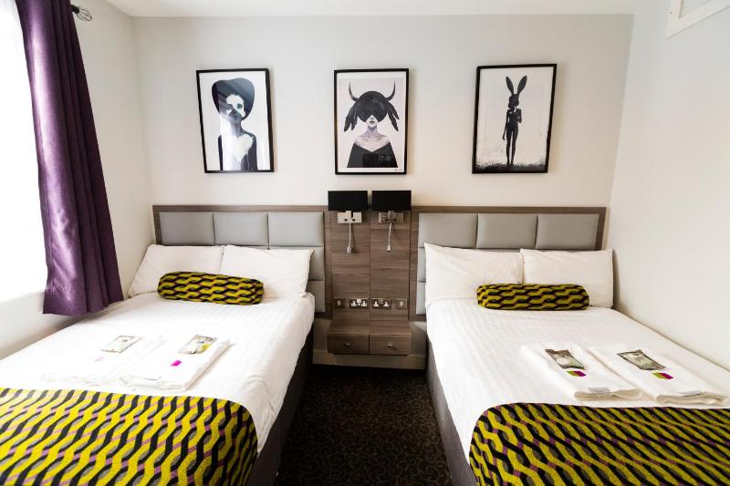 En Suite Twin Room image 1