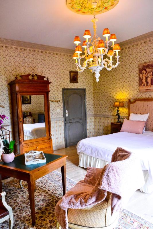 Comtesse Double Room image 4