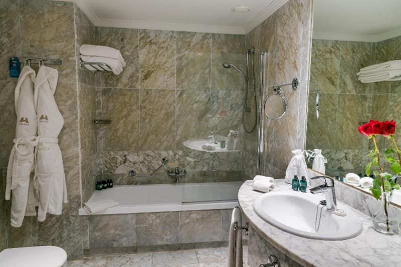 Premium Double or Twin Room (2 Adults + 1 Child) image 2
