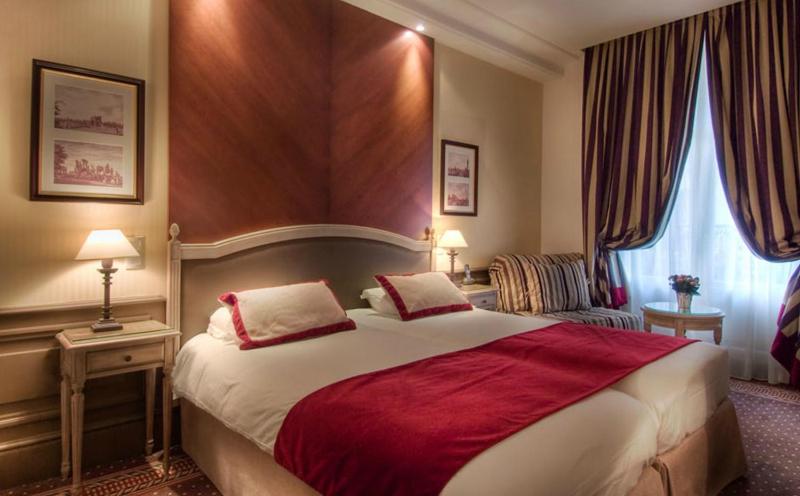 Superior Triple Room image 4