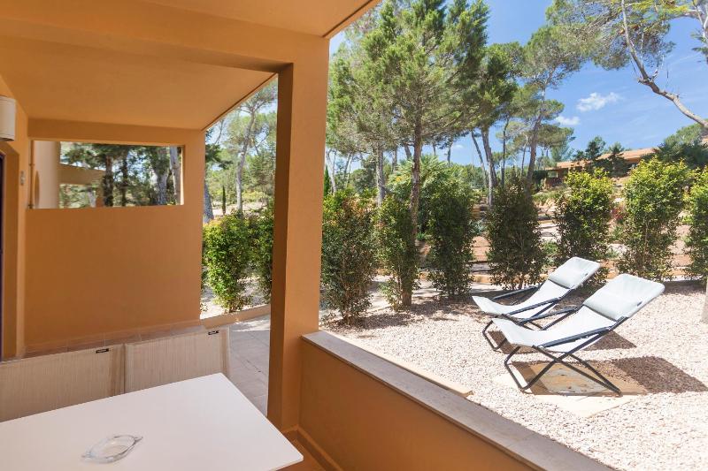 Superior Two-Bedroom Apartment (4 Adults) image 3