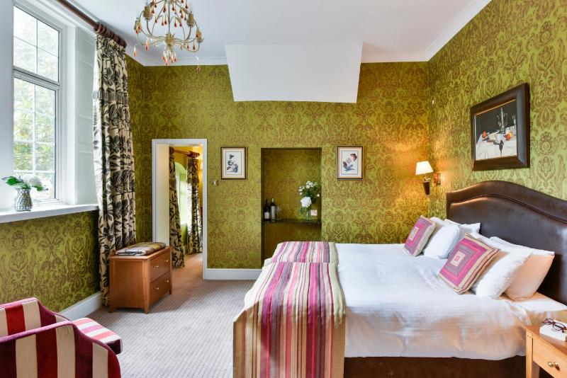 Superior Twin Room image 1