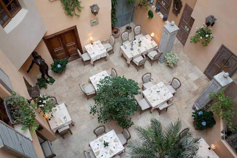 Classic Double Room with Patio View image 2