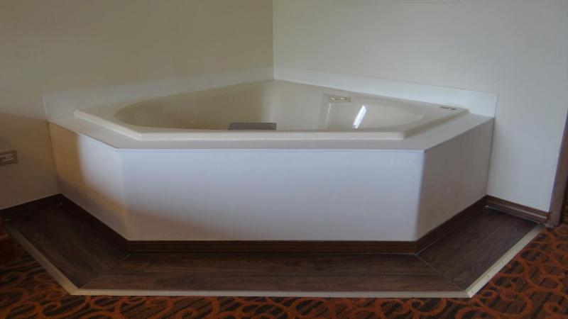 Deluxe King Room image 2