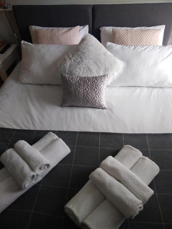 Double Room with Private Bathroom image 2