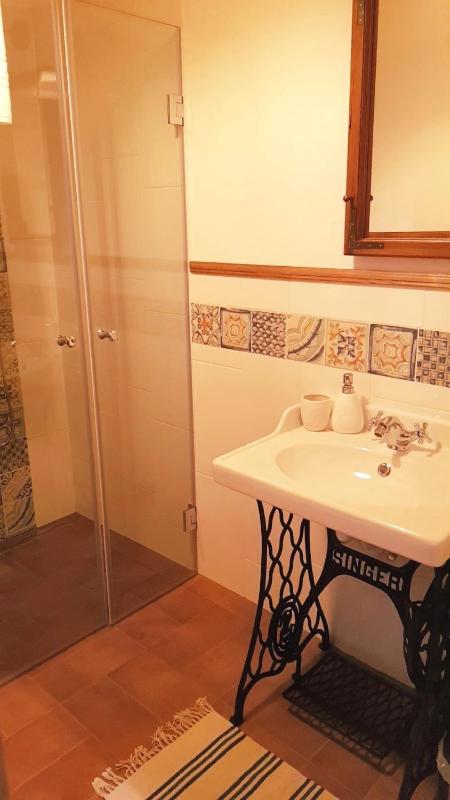 Superior Twin Room image 3