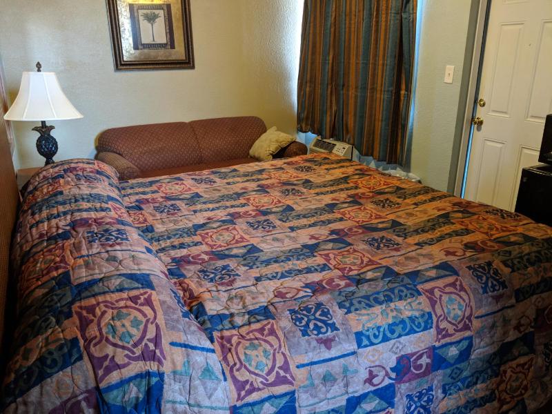 King Room - Non-Smoking image 3
