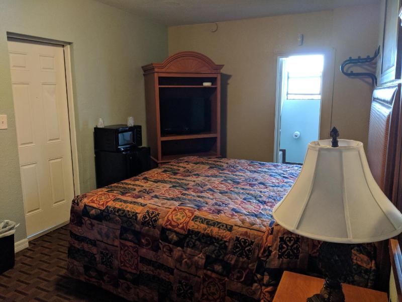 King Room - Non-Smoking image 4