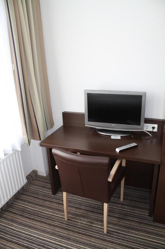 Standard Double Room image 2