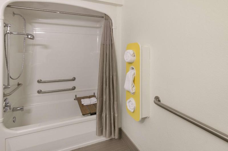 Queen Room - Disability Access - Roll in Shower image 2