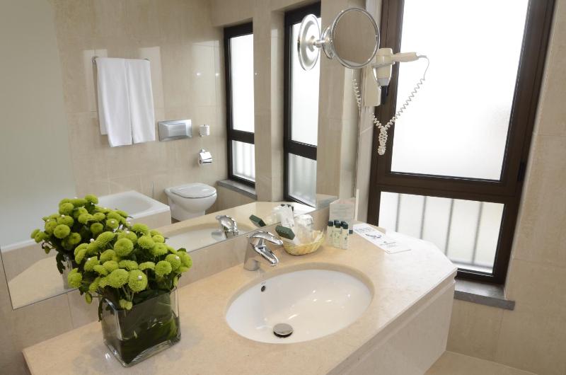 Double or Twin Room with Extra Bed image 2