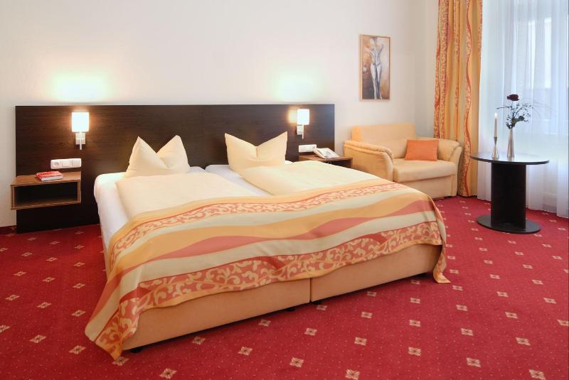 Business Double Room with Extra Bed image 2