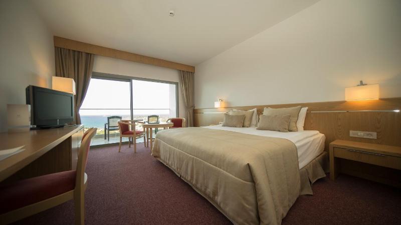 Double Room with Garden View image 4