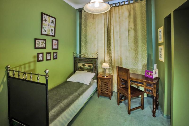Standard Single Room image 3