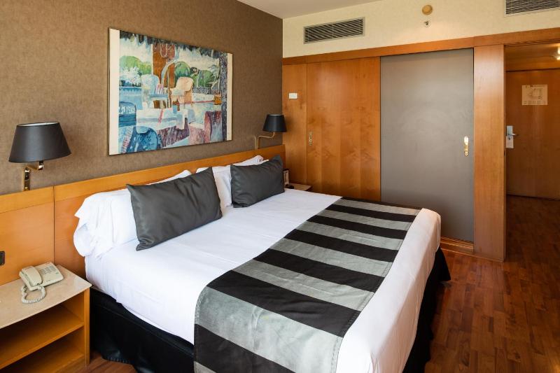 Double or Twin Room image 3