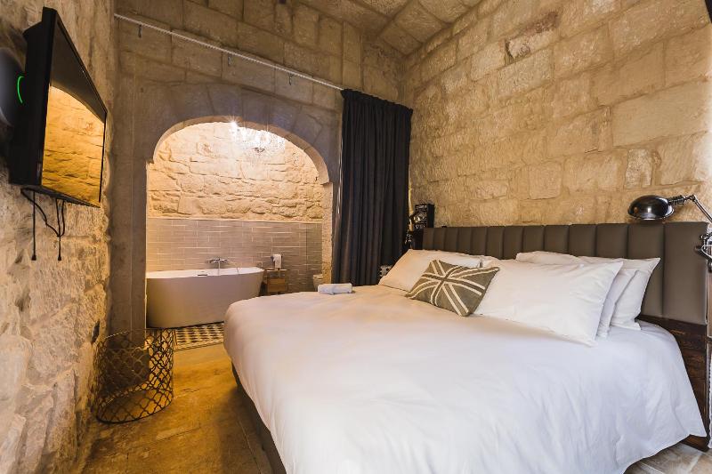 Superior Double or Twin Room image 2
